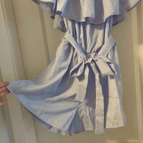 Pinstripe off the shoulder romper - Picture 2 of 4